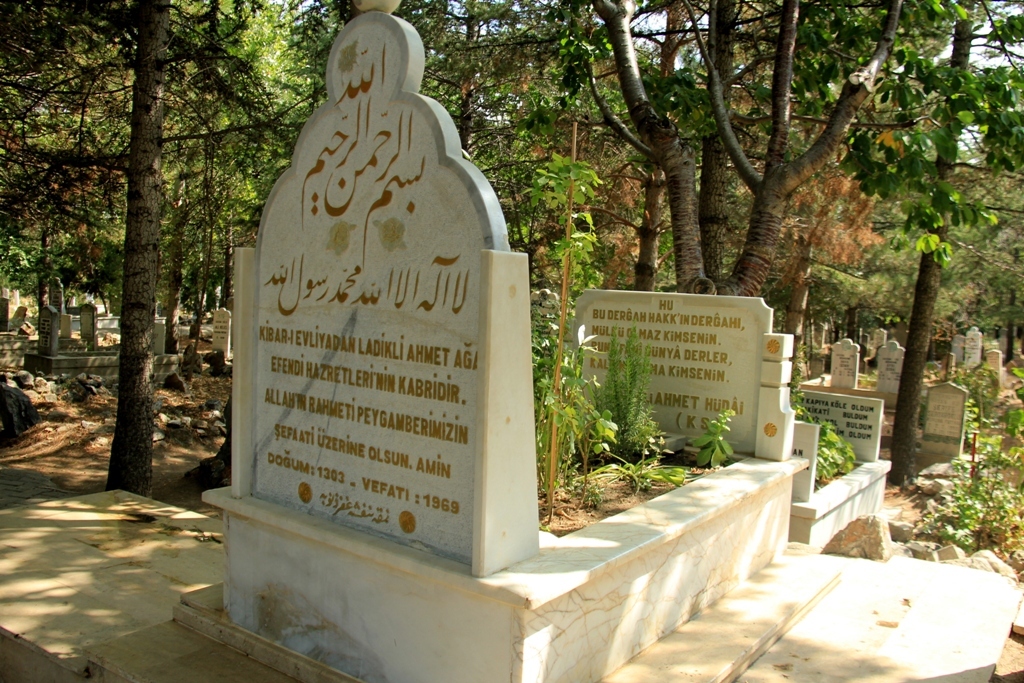 Ladikli Ahmet Hüdai Mezarı