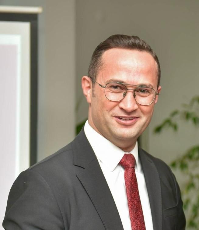 Bu topraklardan yetişen, emekle yükselen kardeşlerimiz mahallemizin yüz akıdır.”